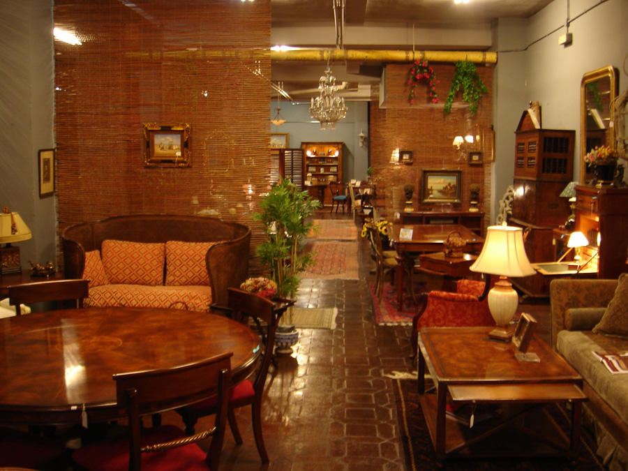 Comprar Antiguedades y Muebles clasicos en Benezit Benezit Decoración cuenta con dos tiendas en Madrid donde desde hace más de 30 años ofrece antiguedades y reproducciones tanto inglesas como francesas. Desde mesas de comedor tanto fijas como...