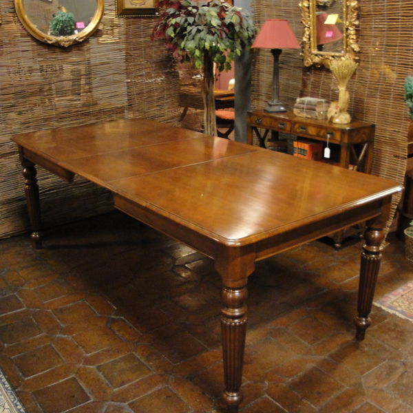 En Benezit decoración vendemos mesas de comedor clásicas tanto extensibles como fijas desde hace más de 30 años. En nuestra tienda situada en la calle Castillo Piñeiro nº8 podrá encontrar...